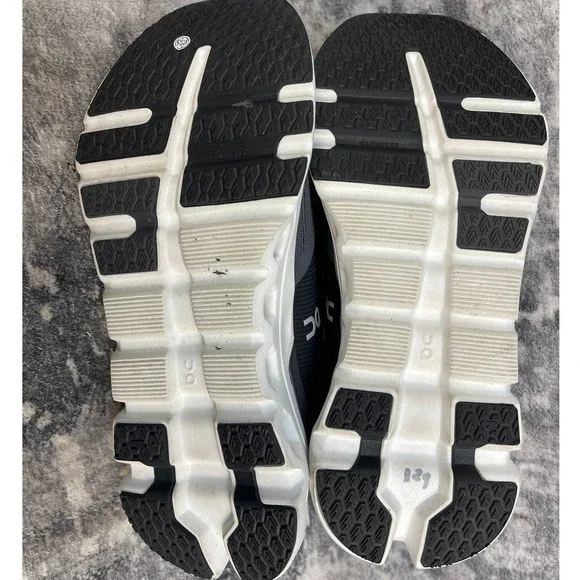 On Cloud runner 2 Women Size 8 Black White Running Shoes Sneakers Athleisure Gym - Picture 4 of 9